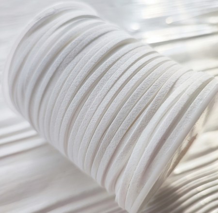 Замшевый шнур 2 мм., цвет белый, DIY Ribbon's, цена за 1 ярд ( 90 см ), купить - БлагоЛис