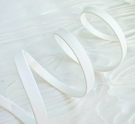 Замшевый шнур 10 мм., цвет белый, DIY Ribbon's, цена за 1 ярд ( 90 см ), купить - БлагоЛис