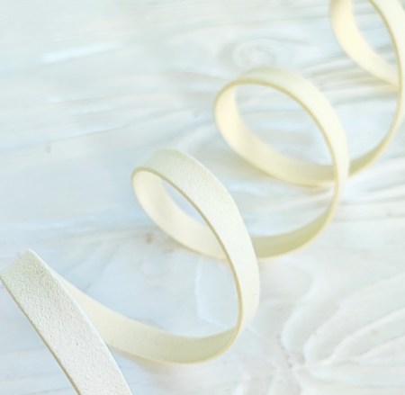 Замшевый шнур 10 мм., цвет кремовый, DIY Ribbon's, цена за 1 ярд ( 90 см ), купить - БлагоЛис