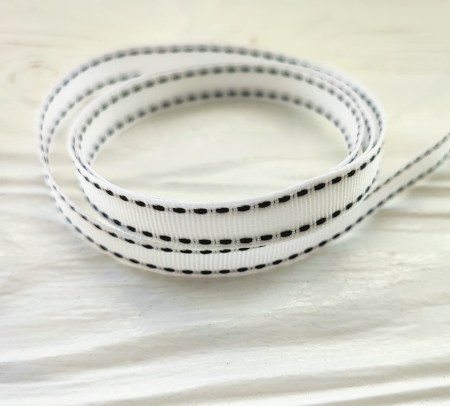 Лента репсовая с пунктирными линиями 10 мм, цвет белый, DIY Ribbon's, цена за 1 ярд ( 90 см ), купить - БлагоЛис
