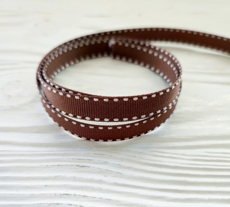 Лента репсовая (жесткая) с пунктирными линиями 10 мм, цвет коричневый, DIY Ribbon's, цена за 1 ярд ( 90 см ), купить - БлагоЛис